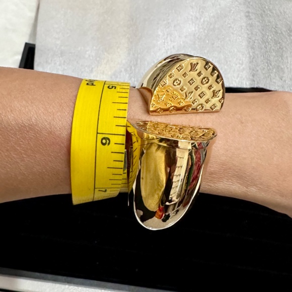 LOUIS Vuitton Gold Trunk Hinged Cuff Bracelet - Picture 3 of 10